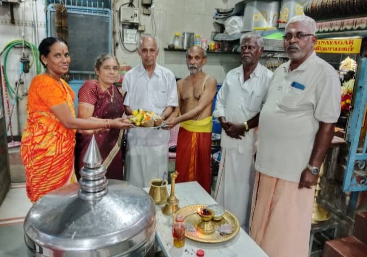 நவராத்திரி விழாவை வரவேற்று பத்லாபூர் திருப்புகழ் குழுவின் 92-வது இசை நிகழ்ச்சி! மட்டுங்கா முருகன் கோவிலில் 40 திருப்புகழ் பாடல்களை கர்நாடக இசை ராகங்களில் பாடி பக்திப் பரவசம் – பக்தர்கள் அமர்ந்து கேட்டு மகிழ்ந்தனர்