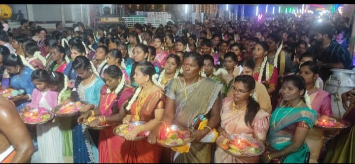 திசையன்விளை மணலிவிளை முத்தாரம்மன் கோவில் கொடை விழா;  மாவிளக்கு பவனியில் திரண்ட பெண்கள் – பக்தி பரவசத்தில் களைகட்டிய விழா