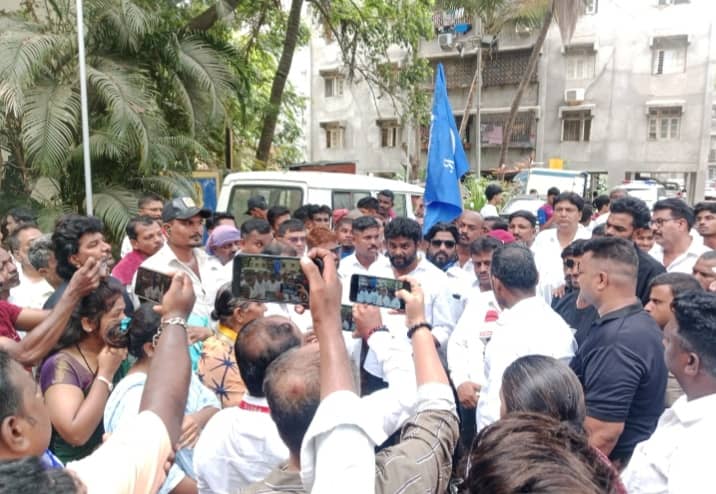 டாக்டர் பாபாசாகேப் அம்பேத்கர் மற்றும் சத்ரபதி சிவாஜி மகாராஜ் ஆகியோரின் படங்கள் அவமதிப்பு செய்த அதிகாரி!மும்பையில் மாபெரும் கண்டன பேரணி மற்றும் போராட்டம் நடத்திய இந்திய குடியரசு கட்சி (அ)