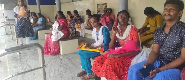 நாங்குநேரி பேருந்து நிலையத்தில் அடிப்படை வசதிகள் வேண்டும்; கொளுத்தும் வெயிலில் பயணிகள் அவதி – மின்விசிறி மற்றும் காத்திருப்பு அறை அமைக்கக் கோரிக்கை