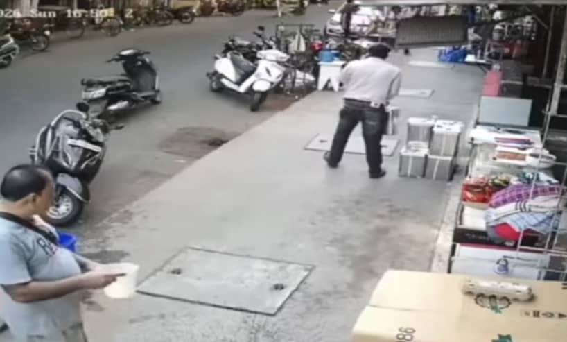 மீரா ரோட்டில் பட்டப்பகலில் திருட்டு!  ஸ்கூட்டியில் சமையல் எண்ணெய் கேன்கள் திருட்டு; சிசிடிவியில் பதிவான காட்சி