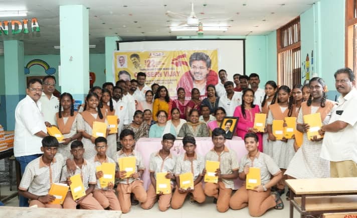 மகாராஷ்டிராவில் தமிழக முதல்வர் ஜோசப் விஜய் அவர்களின் 52வது பிறந்தநாள் விழா கொண்டாட்டம்